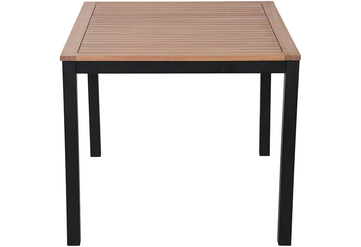 Απεικονίζεται το τραπέζι